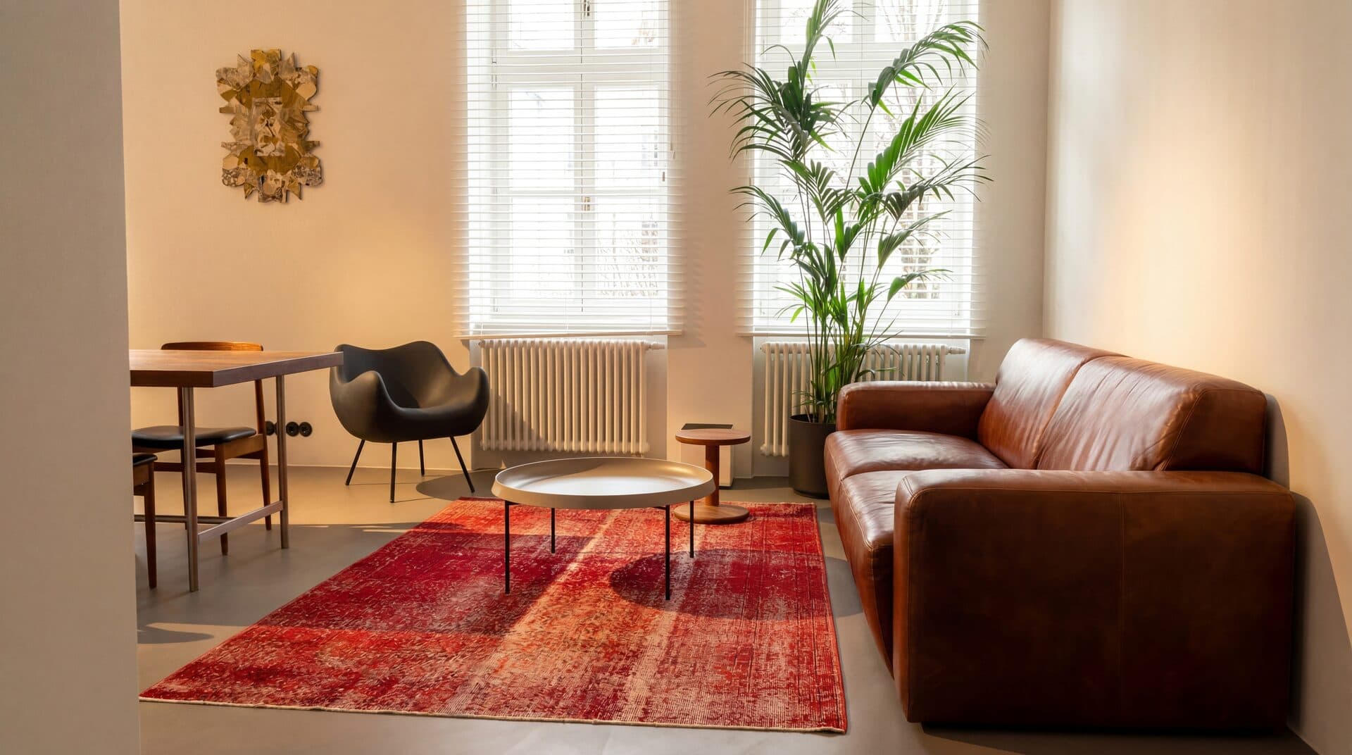 Leather & Microcement — Brown sofa on seamless floor