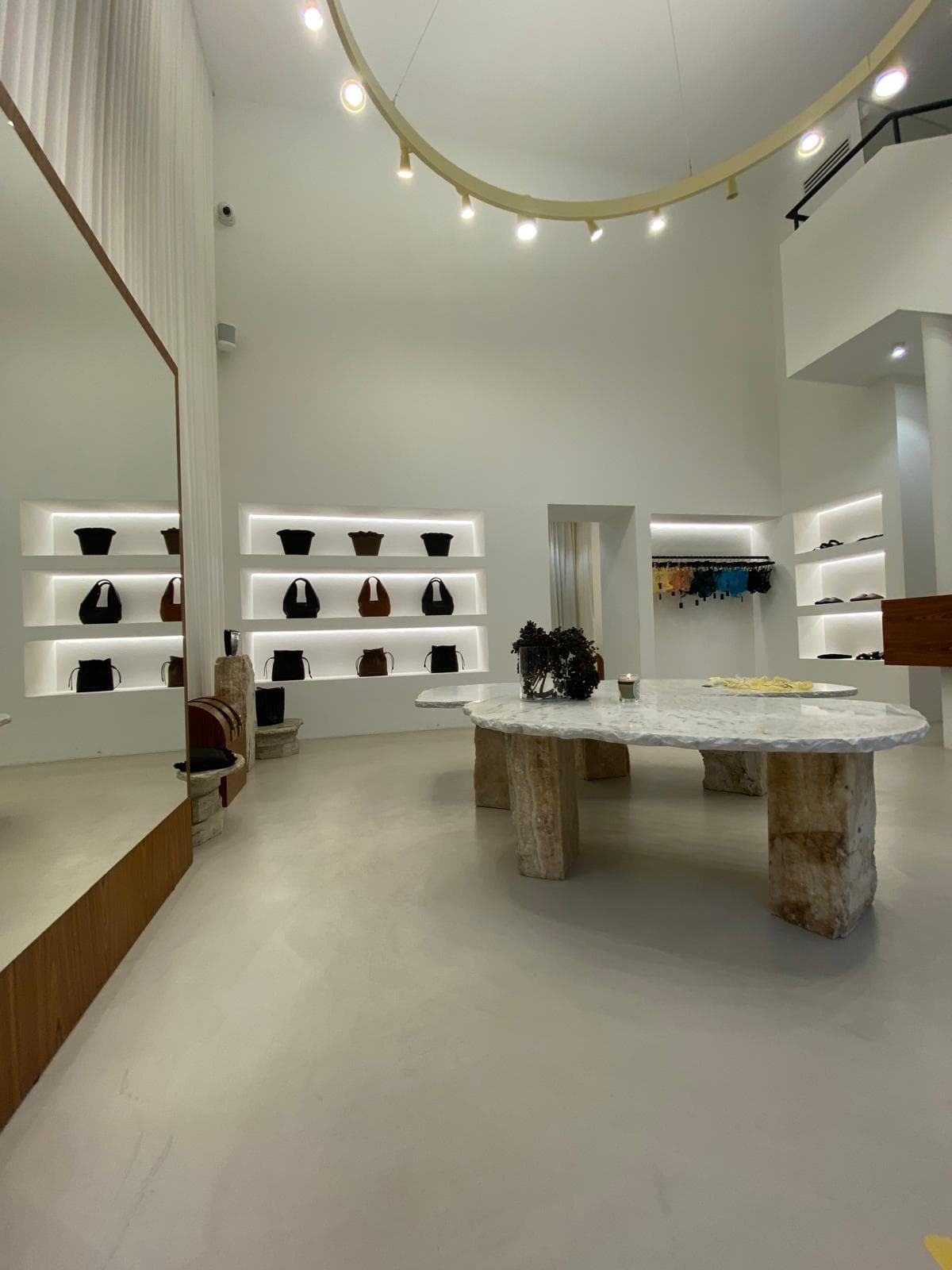 Boutique Wide View